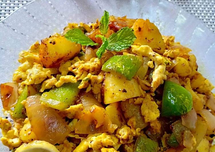 How to Prepare Homemade Egg bhurji potato capsicum mix