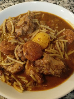 Una foto de Fideos a la cazuela con costillas de cerdo