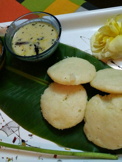 A picture of Sambhar idli.