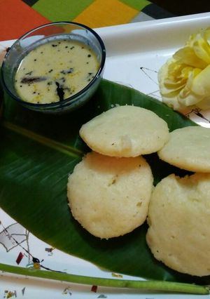 A picture of Sambhar idli.