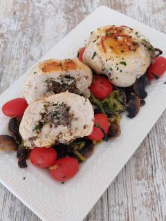 Une photo de Paupiettes de poulet au roquefort/champignons