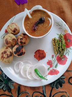દાળ બાટી (Dal Bati Recipe In Gujarati) રેસીપી મુખ્ય ફોટો