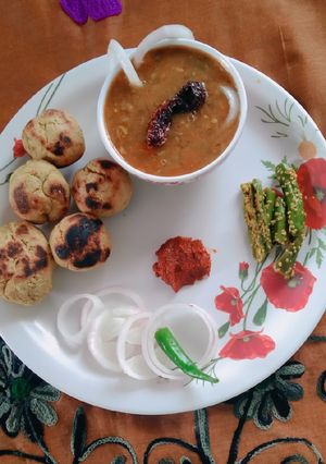 દાળ બાટી (Dal Bati Recipe In Gujarati) રેસીપી મુખ્ય ફોટો