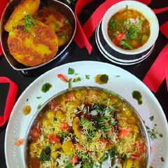A picture of Ragda Pattice.