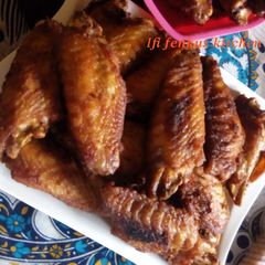 A picture of Fried Turkey wings.