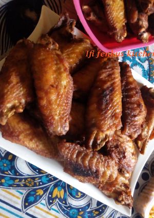 A picture of Fried Turkey wings.