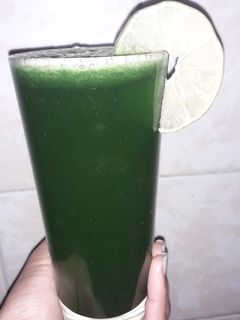 Una foto de Agua de espinaca y Limón