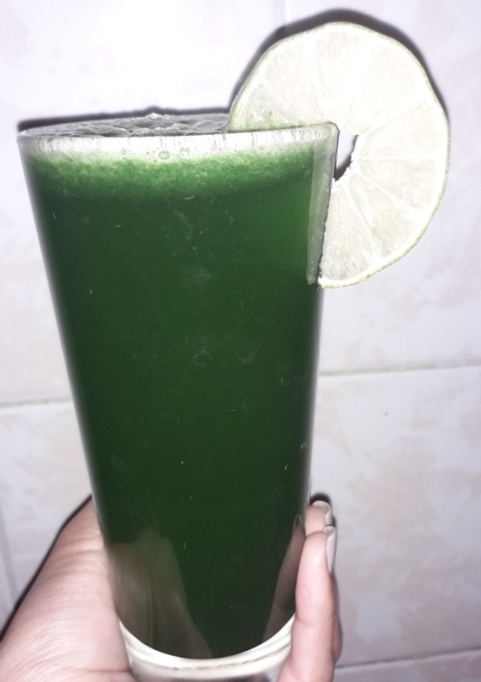 Una foto de Agua de espinaca y Limón
