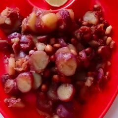 A picture of Crispy sweet potato with boiled peanuts.