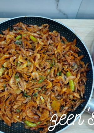 A picture of Dry Prawns Fry with Spring Onions.