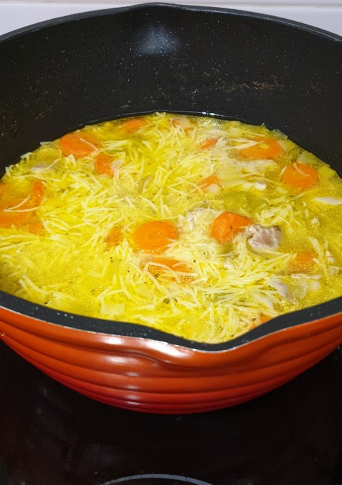 Una foto de Sopa fideos con pollo