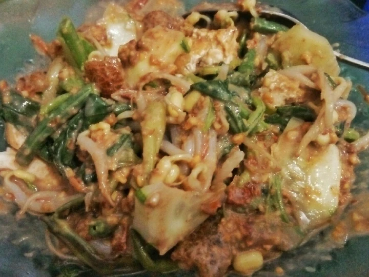 Langkah Mudah untuk Menyiapkan Resep Rujak sayur a.k.a Rujak petis / rujak cingur yang Bikin Ngiler Anti Ribet, Mantap