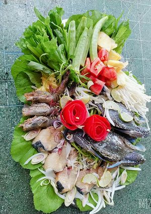 Hình của món Lẩu cá tầm hải sản.