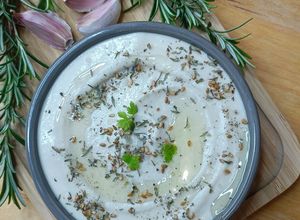 Une photo de 🌿 Crème de haricots blancs au miso et épices Zaatar