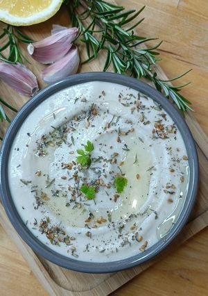 Une photo de 🌿 Crème de haricots blancs au miso et épices Zaatar