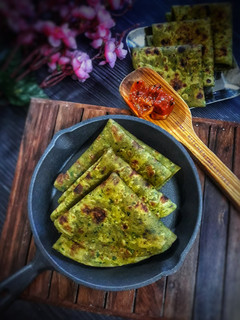 मेथी के पराठे(Methi paratha recipe in Hindi) रेसिपी मुख्य फोटो