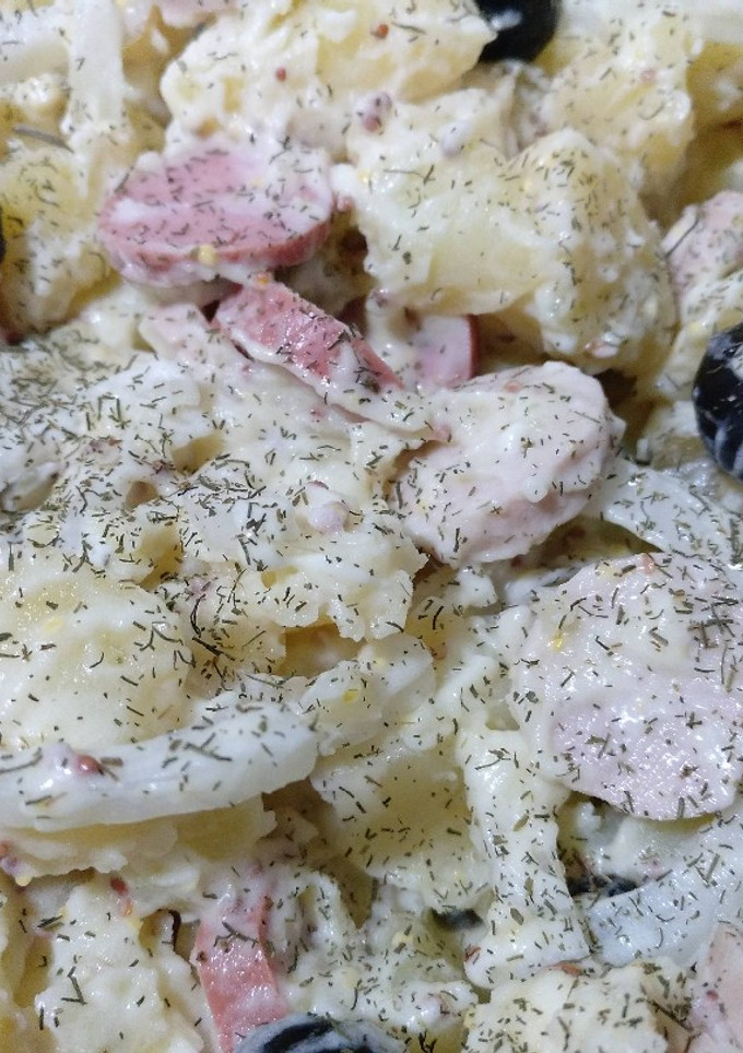 Una foto de Ensalada de salchichas alemanas 🇩🇪