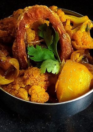 আলু ফুলকপি মাছের তরকারি (aloo fulkopi macher tarkari recipe in bengali) রেসিপির প্রধান ছবি