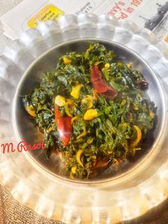 लसुणी पालक (Lasooni Palak Recipe In Marathi) रेसिपी चे मुख्य फोटो