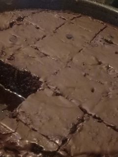 Φωτογραφία της συνταγής Σοκολατόπιτα με σιρόπι και μαρέγκα