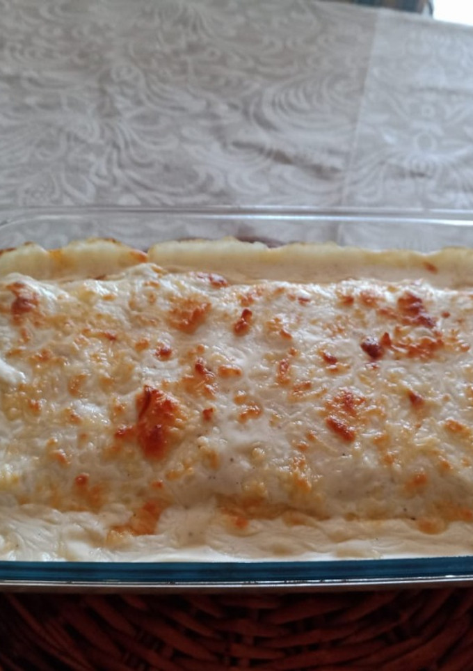 Una foto de Canelones con salmón y espinacas
