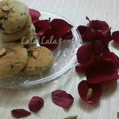 A picture of Nankhatai with rose petals.