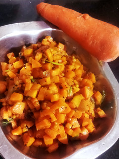 கார சாரமான கேரட் பொரியல் (Carrot Poriyal Recipe in TAmil) செய்முறை முக்கிய புகைப்படம்