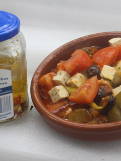Una foto de Ensalada con queso en aceite