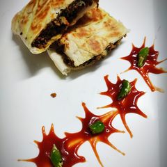 A picture of Spinach soyagranuls stuffed Kulcha warps.