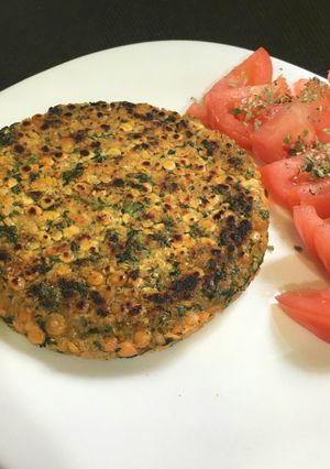 Una foto de Medallones de lentejas turcas y espinaca, sin gluten y veganos