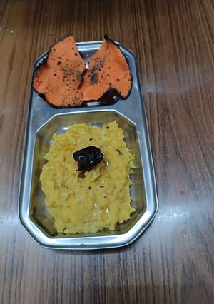 मसुर डाळीची मसालेदार डाळखिचडी (Masoor Dal Khichdi Recipe In Marathi) रेसिपी चे मुख्य फोटो 