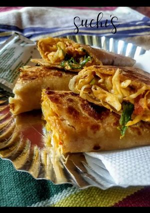A picture of Veg Schezwan Frankie.