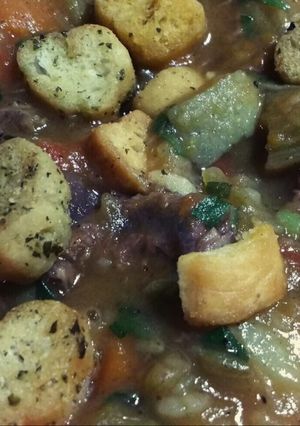 Foto de Sopa de legumes com músculo e croutons
