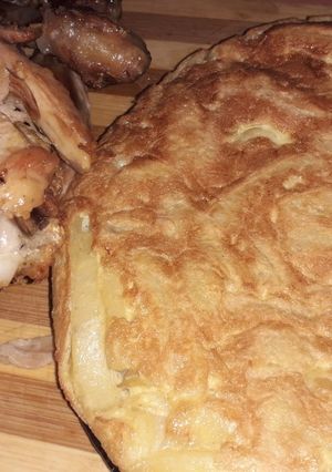 Una foto de Tortilla de papa y huevo. Súper fácil