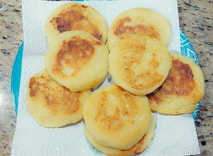 Una foto de Arepas con queso Colombia