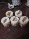 Vasos de arroz con leche con compota de manzana y pera