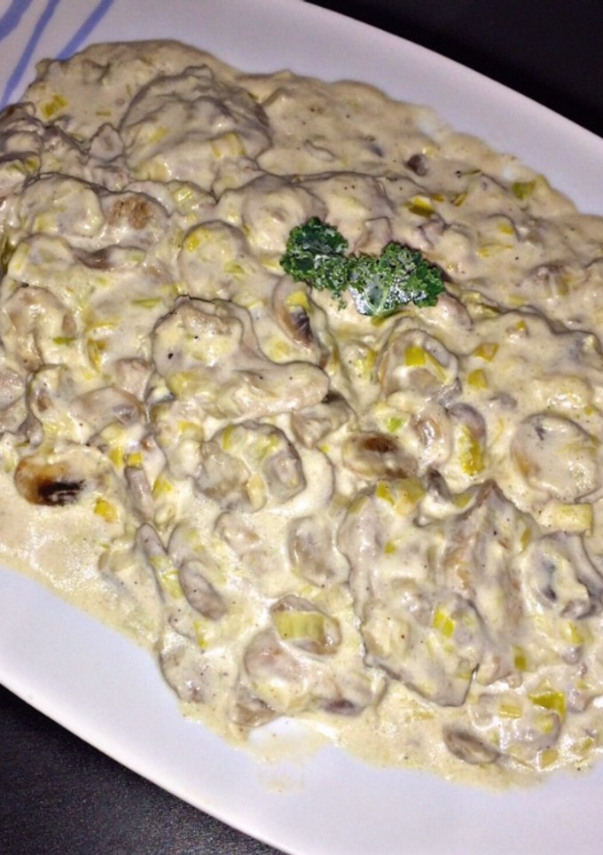 Una foto de Solomillo con puerros y champiñones
