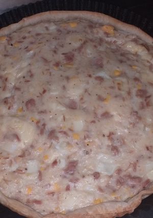 Una foto de Tarta de atún con salsa blanca