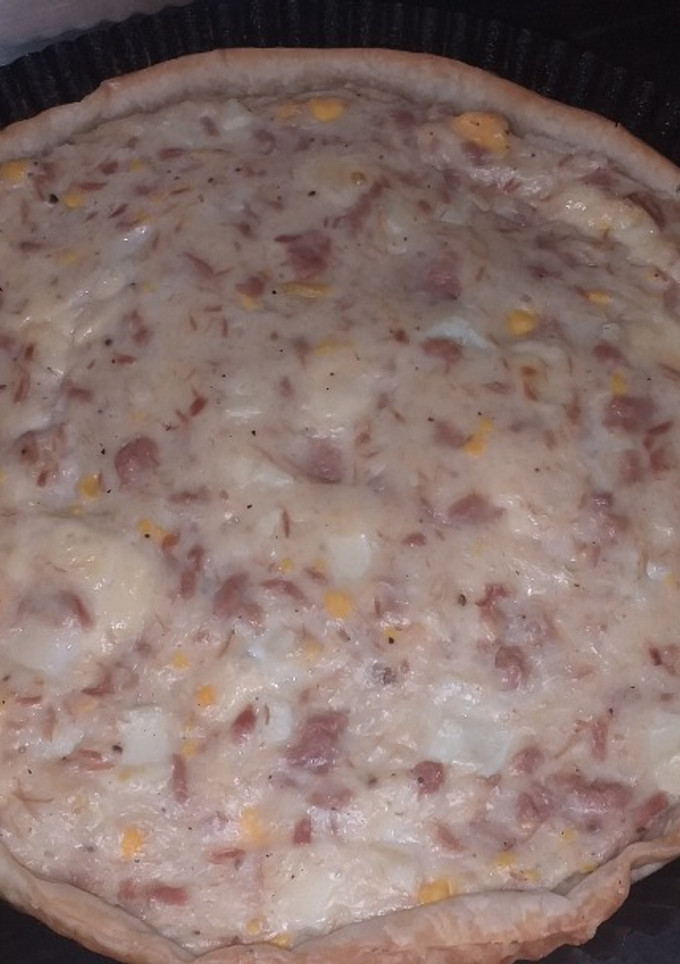 Una foto de Tarta de atún con salsa blanca