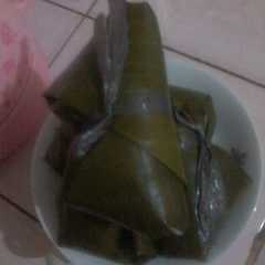 รูปของ Lontong isi oncom hot