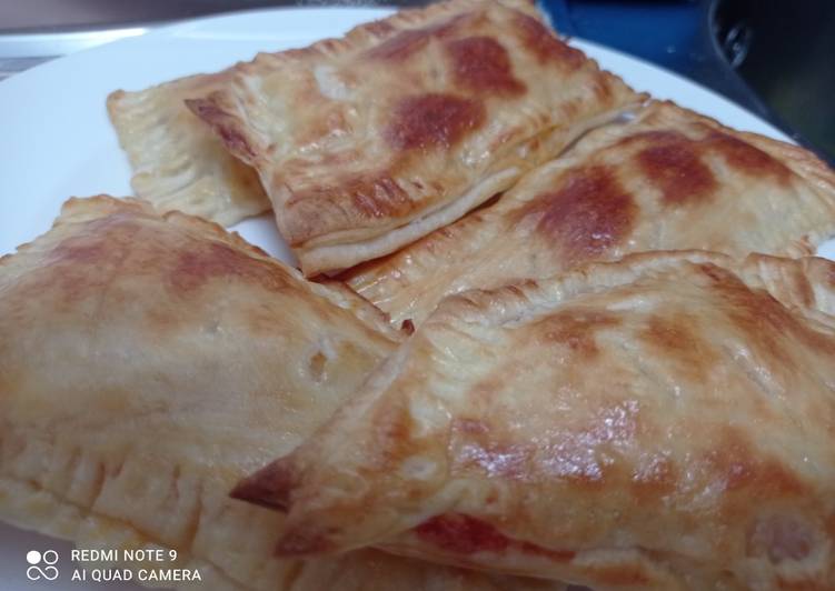 Empanadas de hojaldre de jamón y queso
