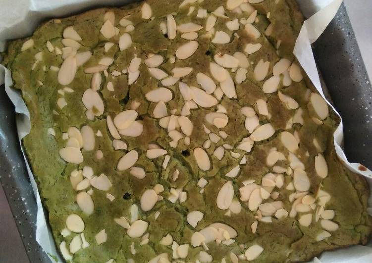 Chewy Matcha Brownies