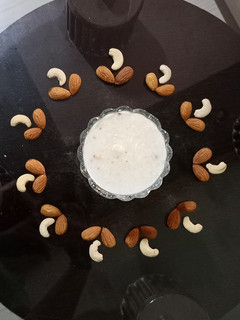 ચોખા ની ખીર (Rice Kheer Recipe In Gujarati) રેસીપી મુખ્ય ફોટો