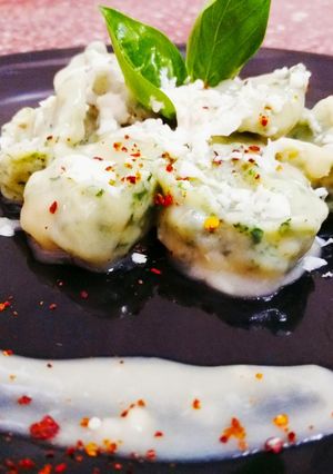 Una foto de Capelletis de jamón y queso con salsa rosa