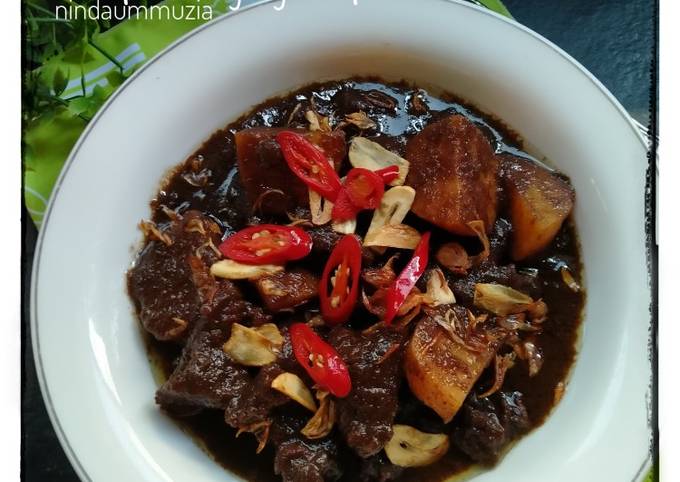 Lapis Daging Sapi