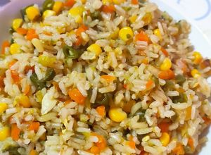 Una foto de Arroz primavera integral 😁