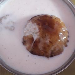 A picture of Dahi vada.