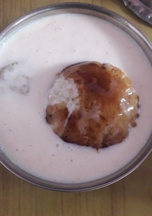 A picture of Dahi vada.