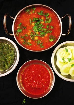 ग्रेवी छोले (gravy chole recipe in Hindi) रेसिपी मुख्य फोटो
