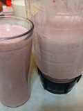 Batido de fresas, manzana, leche y almendras